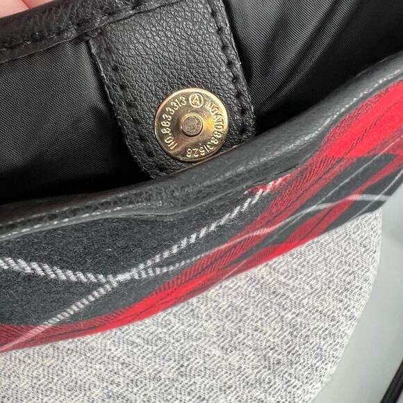 VICTORIAS‎ SECRET New Red/BlackTartan Plaid Magnetic Closure Shoulder Tote Bag - Picture 8 of 10